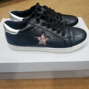 Black women sneakers